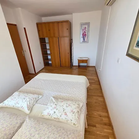 150m Vom Entfernt By Interhome *